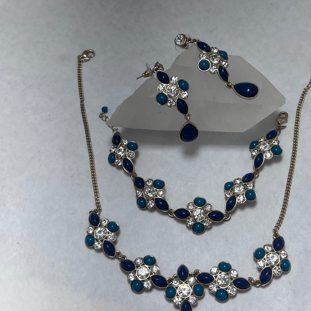 Avon SilverTone Blue Turquoise Rhinestone Necklace Bracelet Earrings Jewelry Set